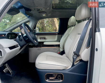 Білий Zeekr Mix, об'ємом двигуна 0 л та пробігом 4 тис. км за 46850 $, фото 19 на Automoto.ua