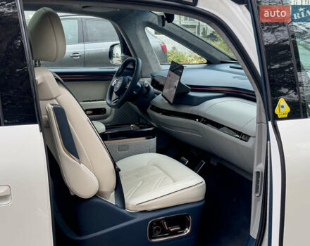 Білий Zeekr Mix, об'ємом двигуна 0 л та пробігом 4 тис. км за 46850 $, фото 35 на Automoto.ua