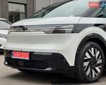 Білий Zeekr Mix, об'ємом двигуна 0 л та пробігом 4 тис. км за 46850 $, фото 3 на Automoto.ua