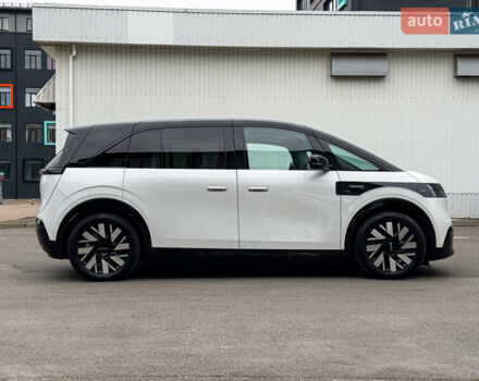 Белый Zeekr Mix, объемом двигателя 0 л и пробегом 4 тыс. км за 46850 $, фото 1 на Automoto.ua