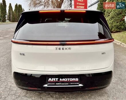 Сірий Zeekr Mix, об'ємом двигуна 0 л та пробігом 3 тис. км за 46500 $, фото 9 на Automoto.ua