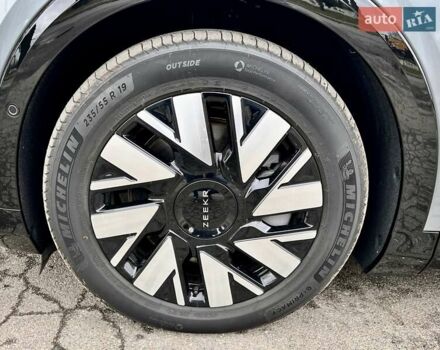 Серый Zeekr Mix, объемом двигателя 0 л и пробегом 3 тыс. км за 46900 $, фото 17 на Automoto.ua