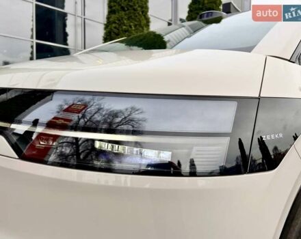 Сірий Zeekr Mix, об'ємом двигуна 0 л та пробігом 3 тис. км за 46500 $, фото 15 на Automoto.ua