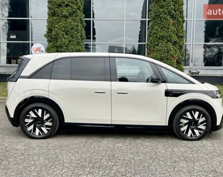 Сірий Zeekr Mix, об'ємом двигуна 0 л та пробігом 3 тис. км за 46500 $, фото 3 на Automoto.ua