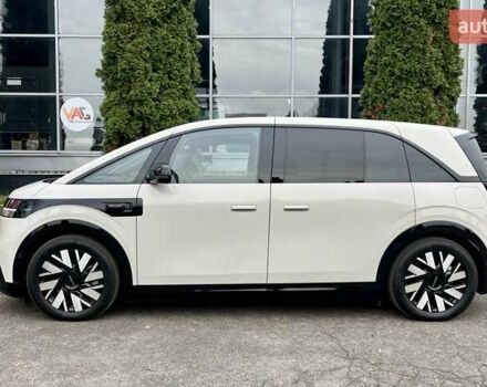 Сірий Zeekr Mix, об'ємом двигуна 0 л та пробігом 3 тис. км за 46500 $, фото 1 на Automoto.ua