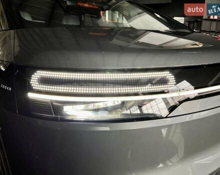 Серый Zeekr Mix, объемом двигателя 0 л и пробегом 3 тыс. км за 46900 $, фото 65 на Automoto.ua