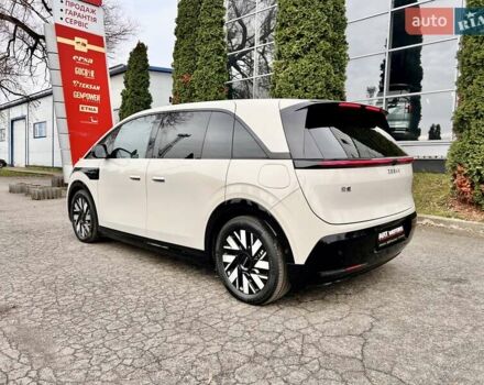 Сірий Zeekr Mix, об'ємом двигуна 0 л та пробігом 3 тис. км за 46500 $, фото 10 на Automoto.ua