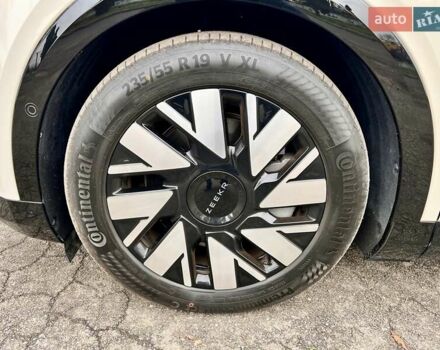 Сірий Zeekr Mix, об'ємом двигуна 0 л та пробігом 3 тис. км за 46500 $, фото 14 на Automoto.ua