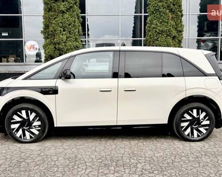 Сірий Zeekr Mix, об'ємом двигуна 0 л та пробігом 3 тис. км за 46500 $, фото 11 на Automoto.ua