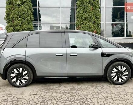 Серый Zeekr Mix, объемом двигателя 0 л и пробегом 3 тыс. км за 46900 $, фото 4 на Automoto.ua