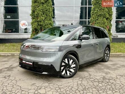 Серый Zeekr Mix, объемом двигателя 0 л и пробегом 3 тыс. км за 46900 $, фото 1 на Automoto.ua